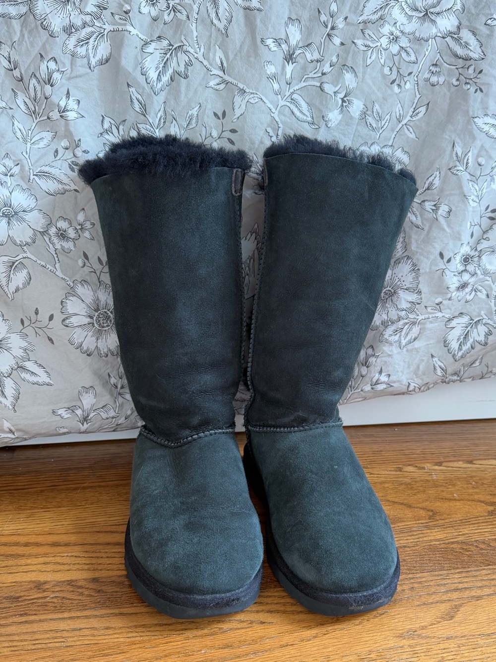 Previously worn UGG boots size 8
